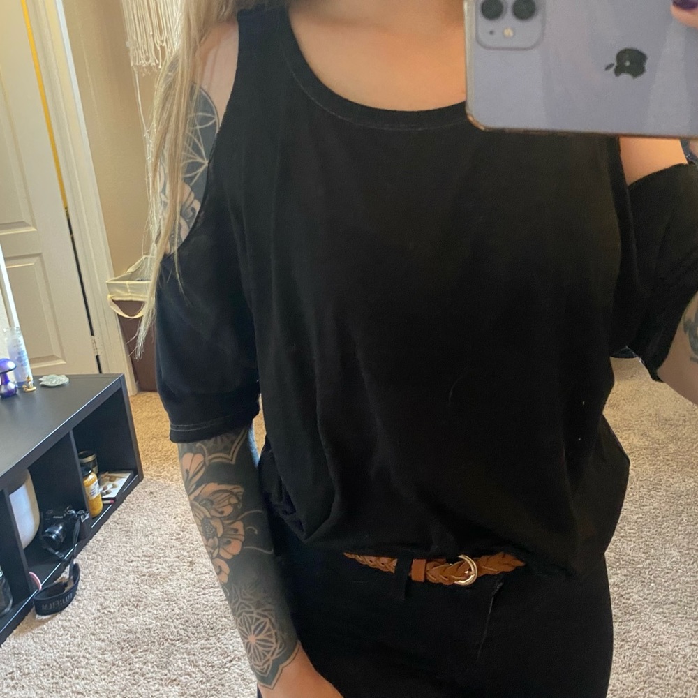 Open shoulder shirt